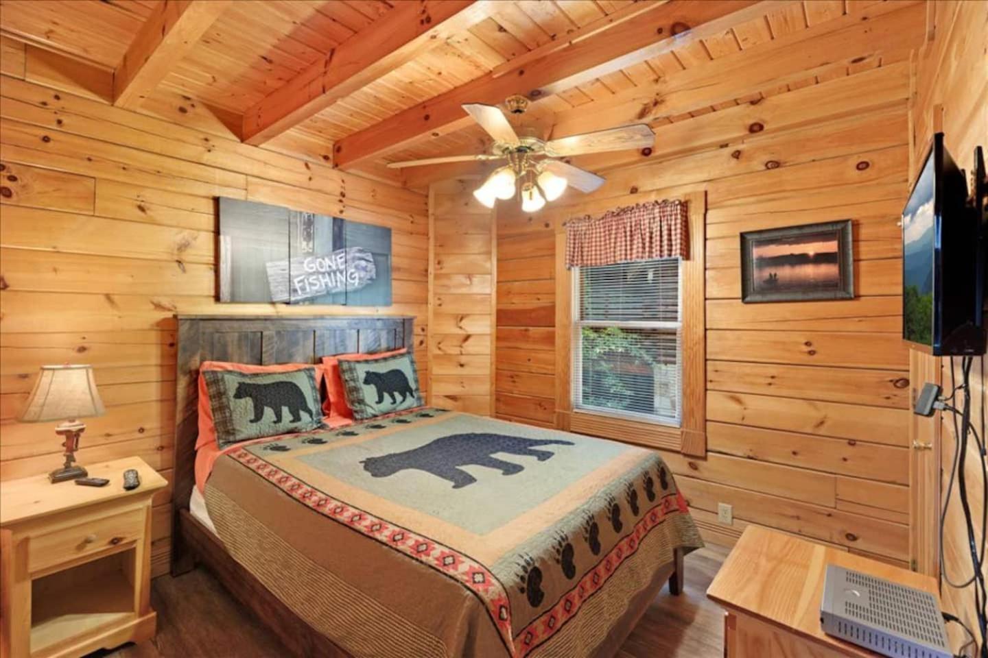 5Br Smoky Cabin Hot Tub, Games, 1 Mi To Parkway Pigeon Forge Zewnętrze zdjęcie