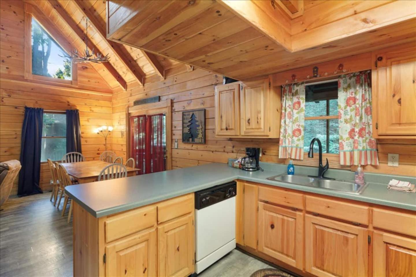 5Br Smoky Cabin Hot Tub, Games, 1 Mi To Parkway Pigeon Forge Zewnętrze zdjęcie