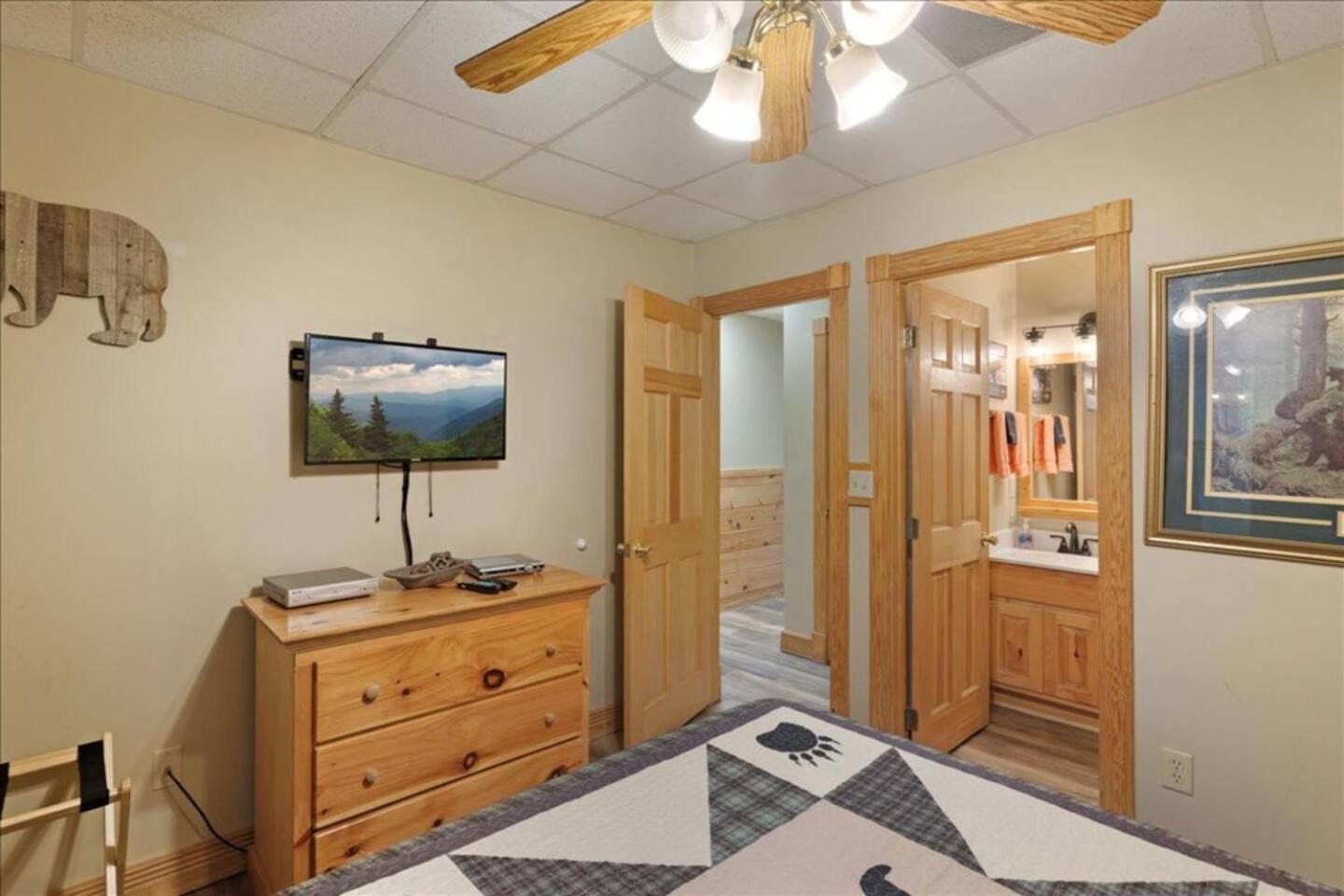 5Br Smoky Cabin Hot Tub, Games, 1 Mi To Parkway Pigeon Forge Zewnętrze zdjęcie