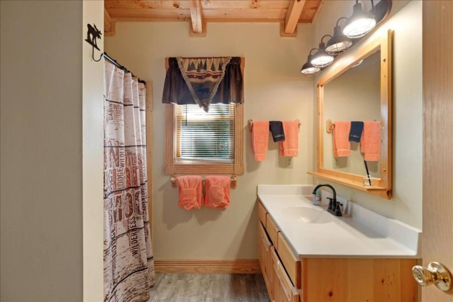 5Br Smoky Cabin Hot Tub, Games, 1 Mi To Parkway Pigeon Forge Zewnętrze zdjęcie