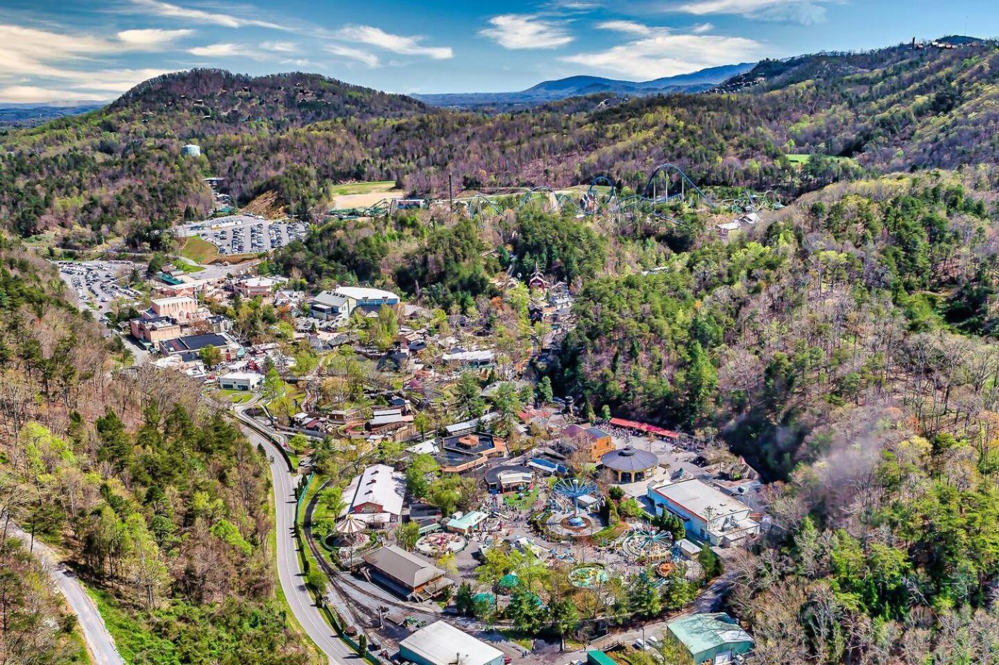 5Br Smoky Cabin Hot Tub, Games, 1 Mi To Parkway Pigeon Forge Zewnętrze zdjęcie