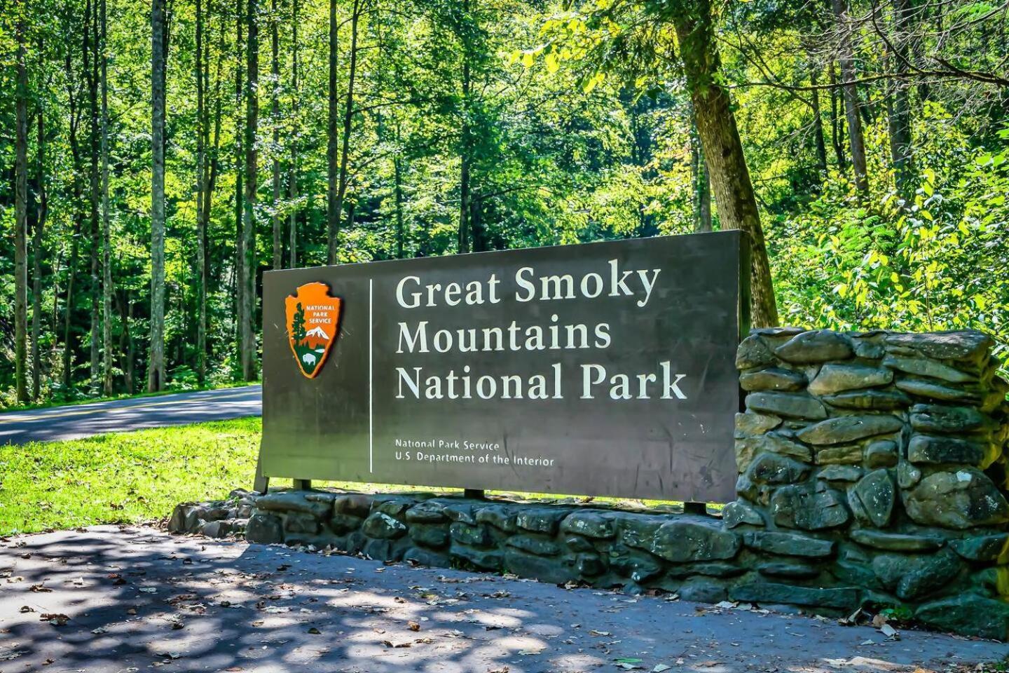 5Br Smoky Cabin Hot Tub, Games, 1 Mi To Parkway Pigeon Forge Zewnętrze zdjęcie